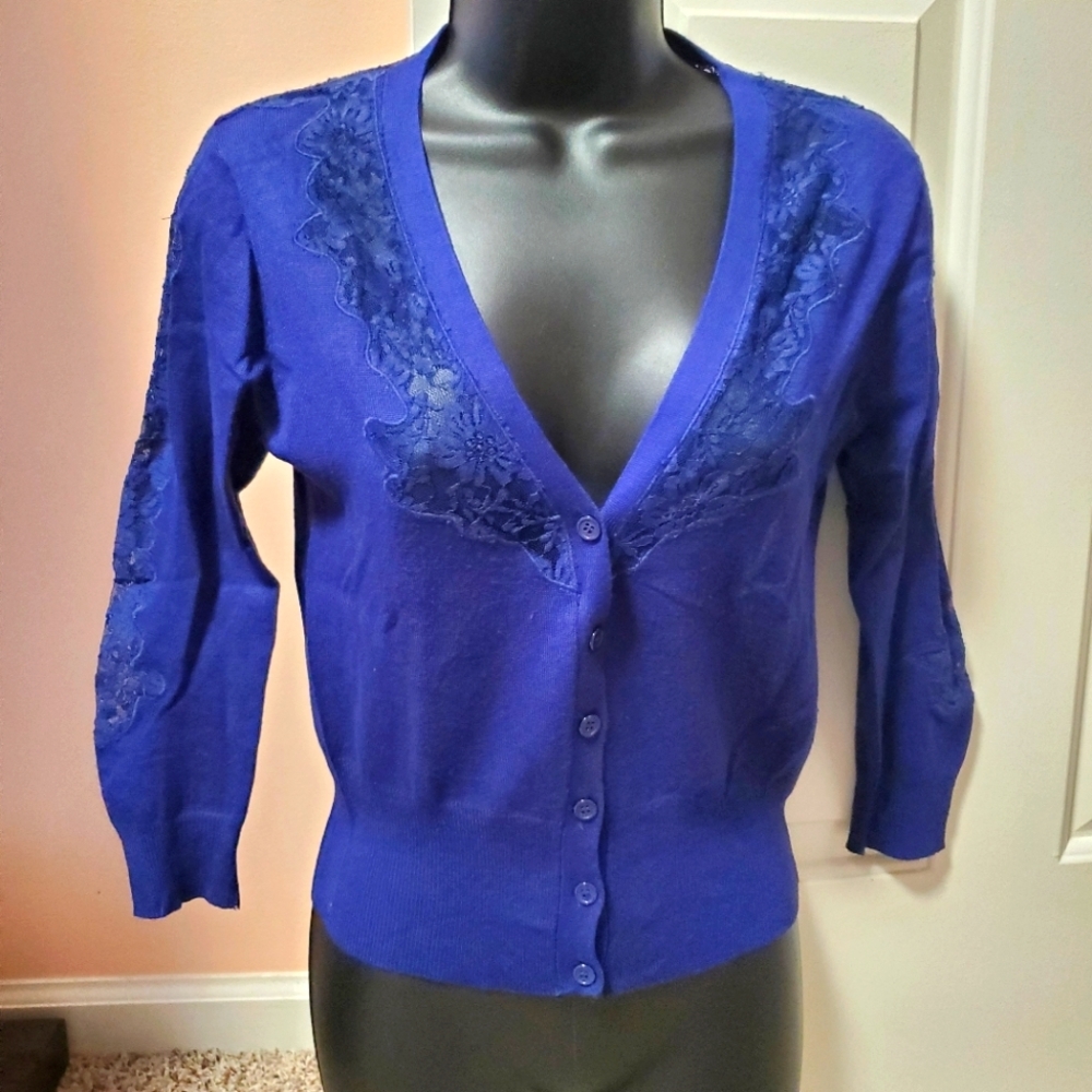 2b bebe Lace Designed Sweater